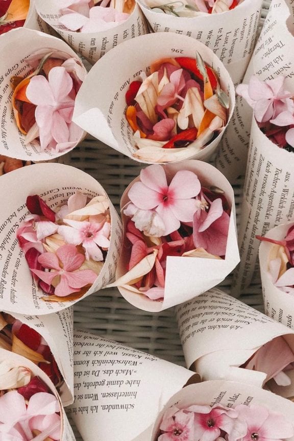 Wedding Trends: flower toss