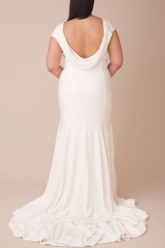 lovelybride curvyweddingdress daria theia 2