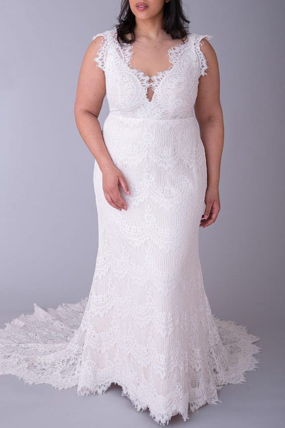 lovelybride curvyweddingdress esme studiolevana 1