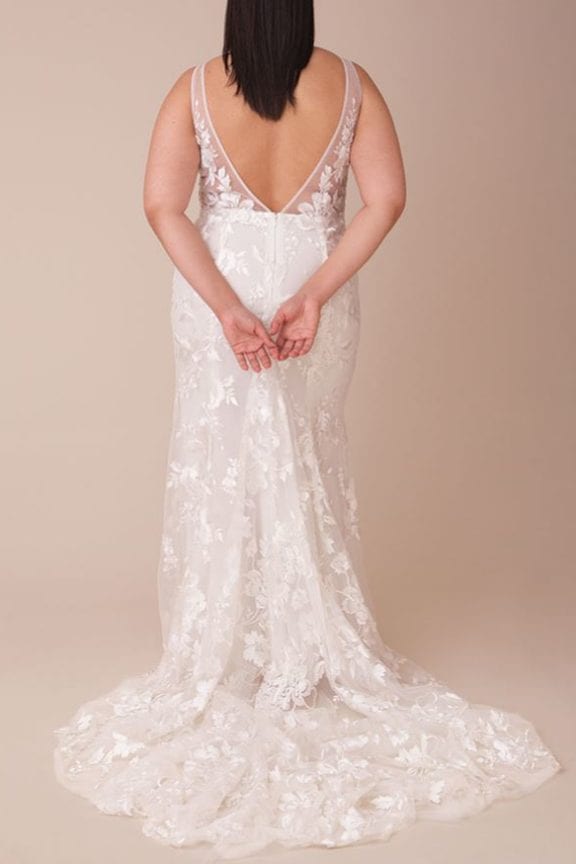 lovelybride curvyweddingdress stevie madewithlove 2