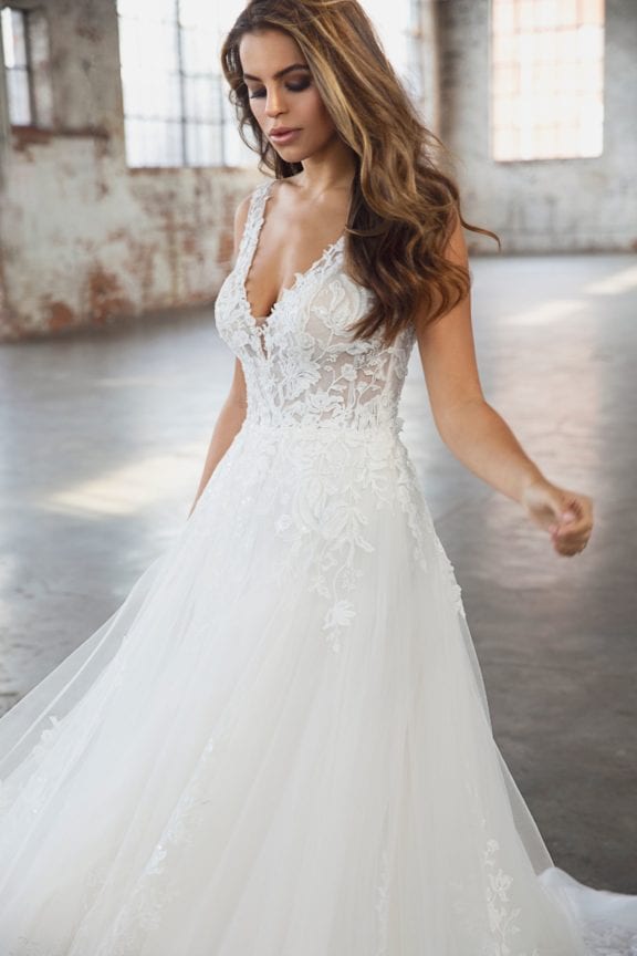 lovely bride louvienne elena front detail