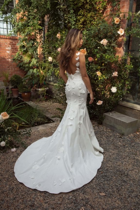 lovely bride louvienne mayte back