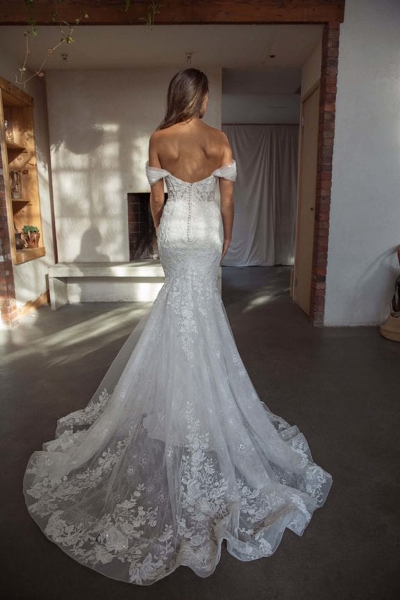 lovely bride louvienne valentina back